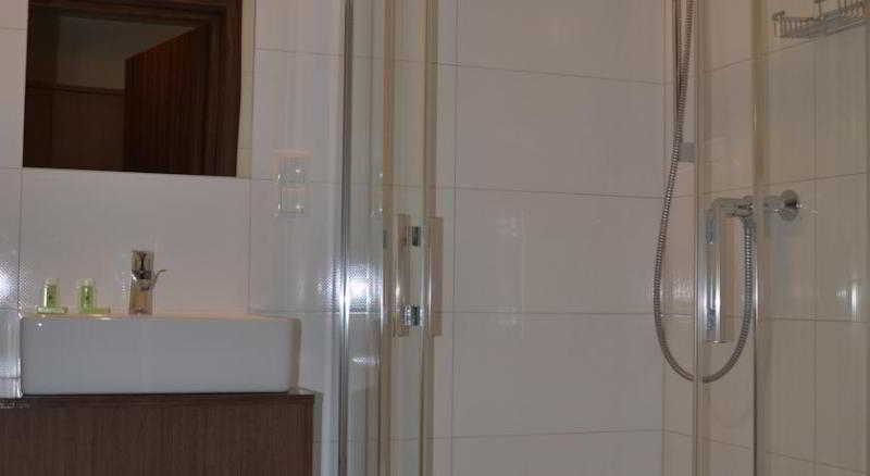 Hotel Pod Debem Tarnów エクステリア 写真