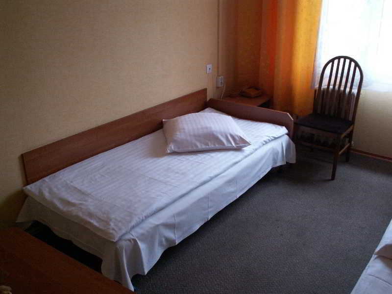 Hotel Pod Debem Tarnów エクステリア 写真