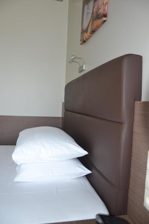 Hotel Pod Debem Tarnów 部屋 写真
